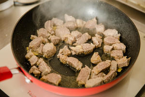 红酸汤牛肉的做法 步骤4