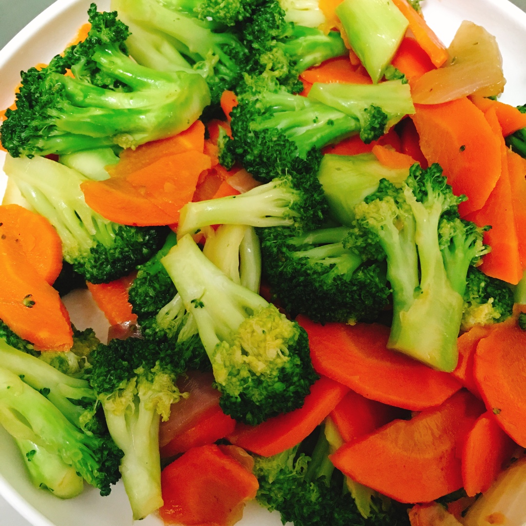 羽羽白白做的清炒胡萝卜西兰花