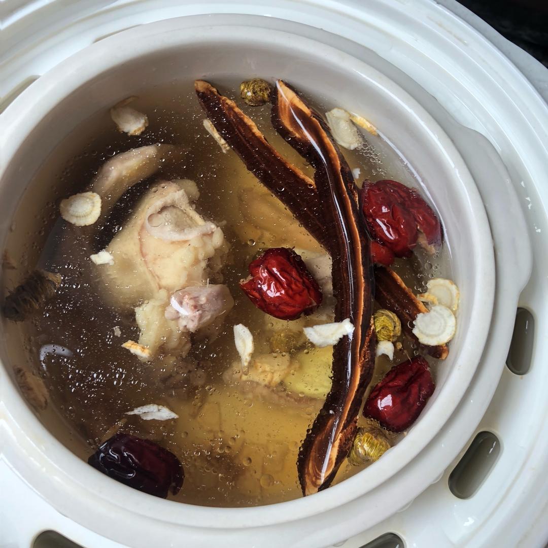 花旗参灵芝石斛鸽子汤