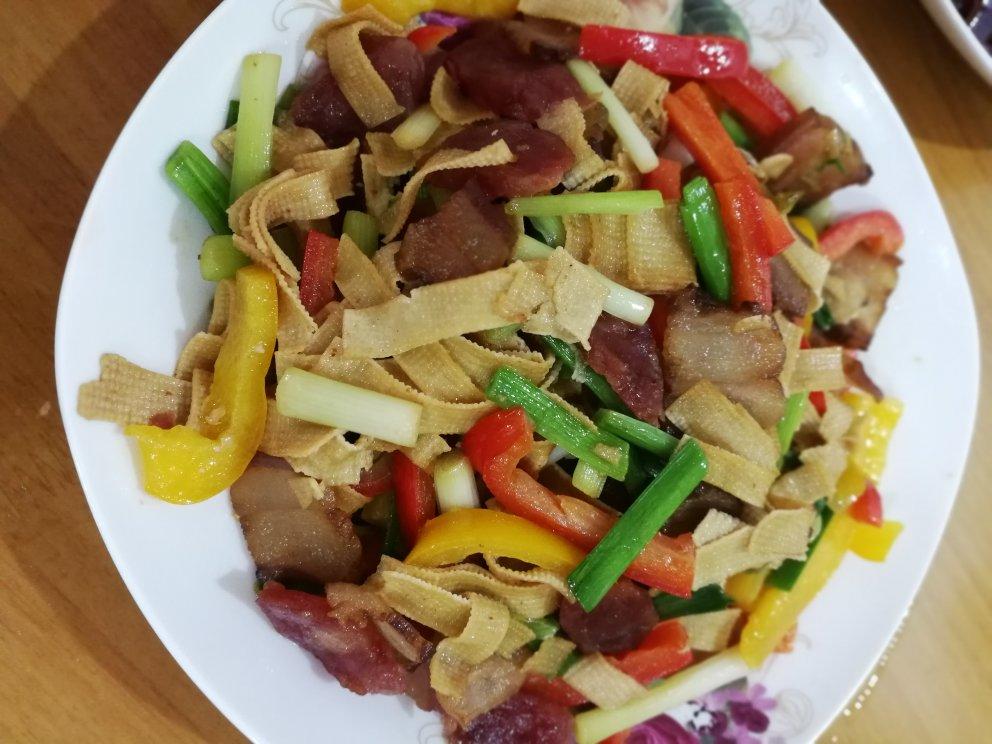 超简单下饭的蒜苗炒香肠