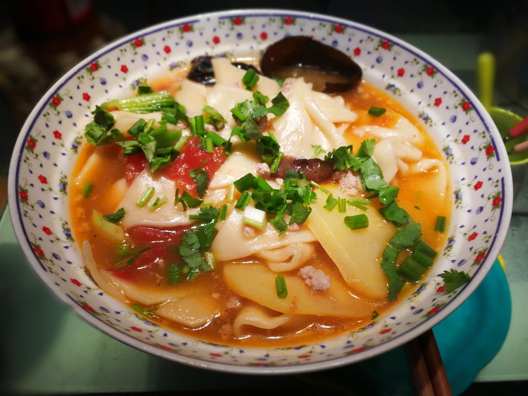 阿水姐姐做的蕃茄土豆面片汤