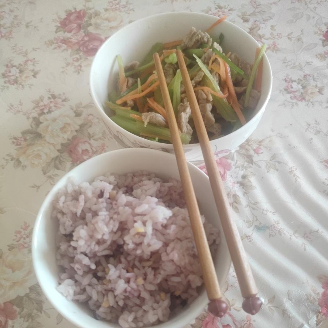 芹菜炒牛肉