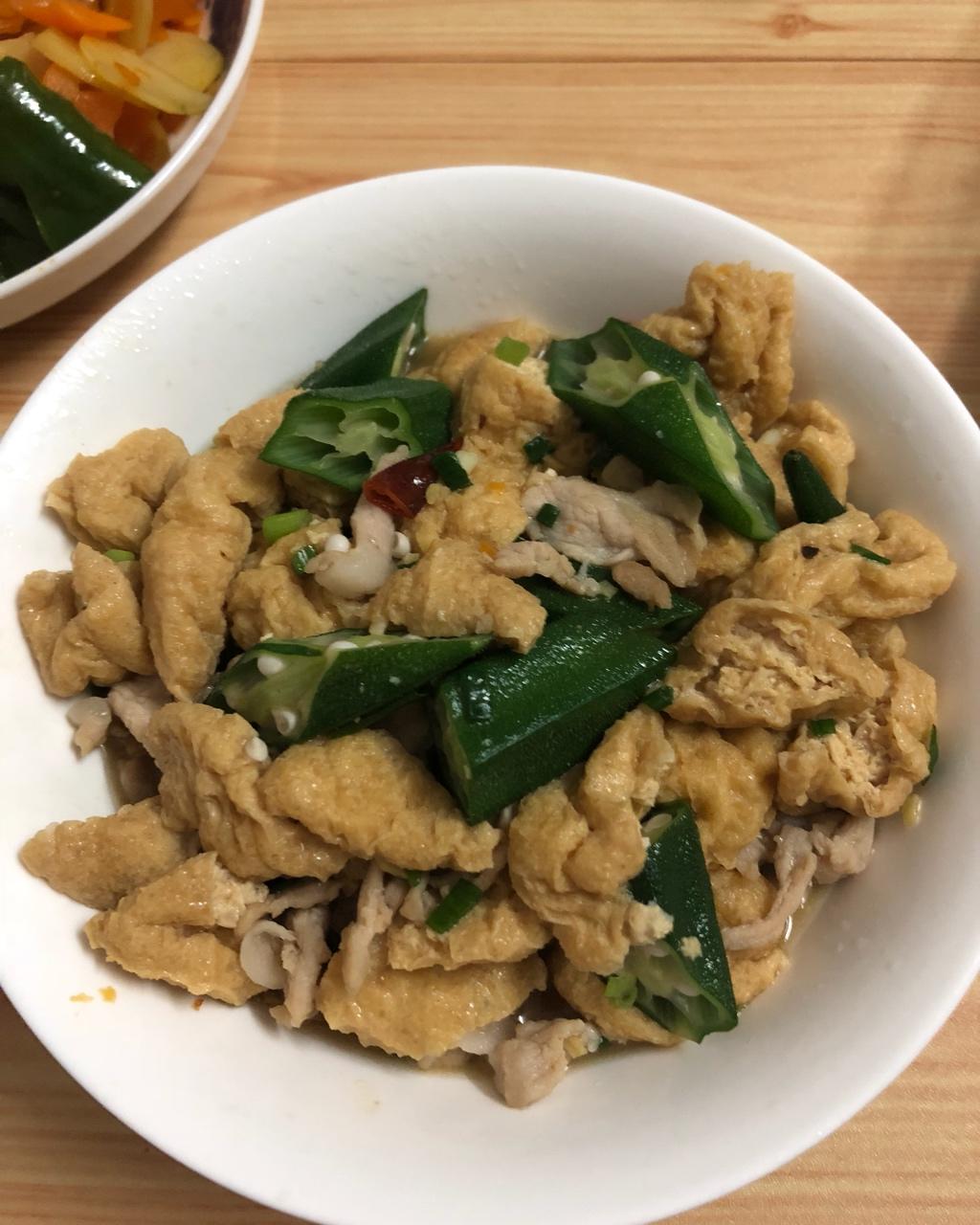 豆腐泡炒肉片