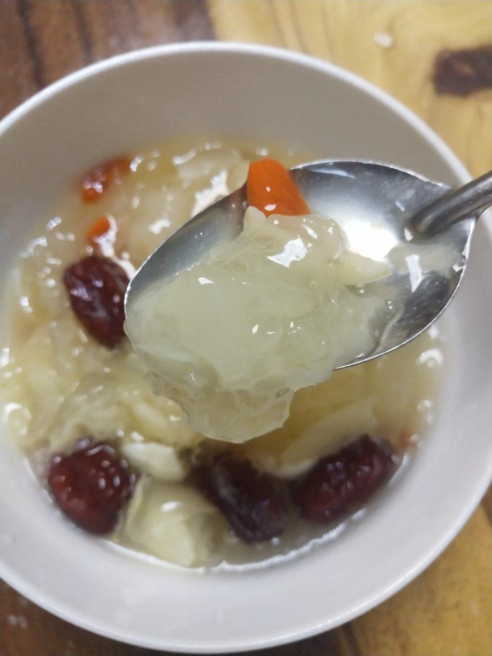 鲜银耳红枣汤 十分钟出胶