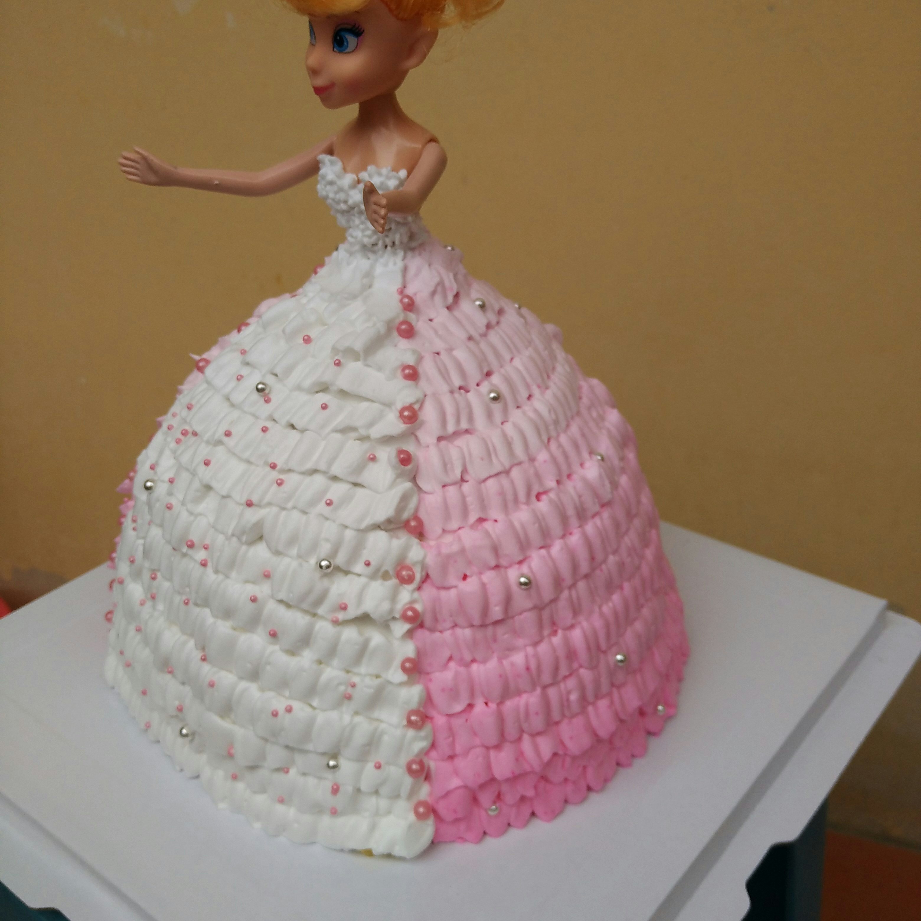 梦幻时尚的芭比蛋糕