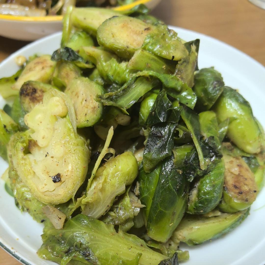 孢子甘蓝最简单快手的做法（一盘不够吃）