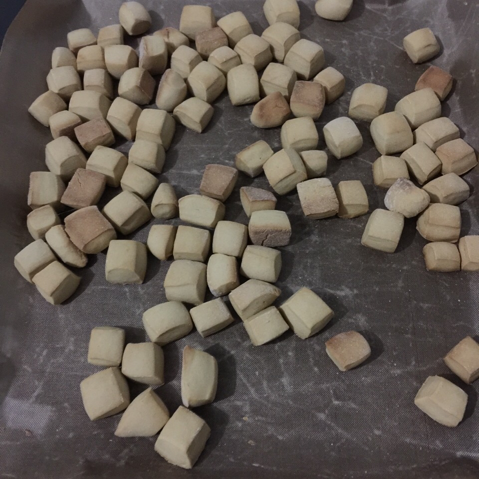 小石头饼干。