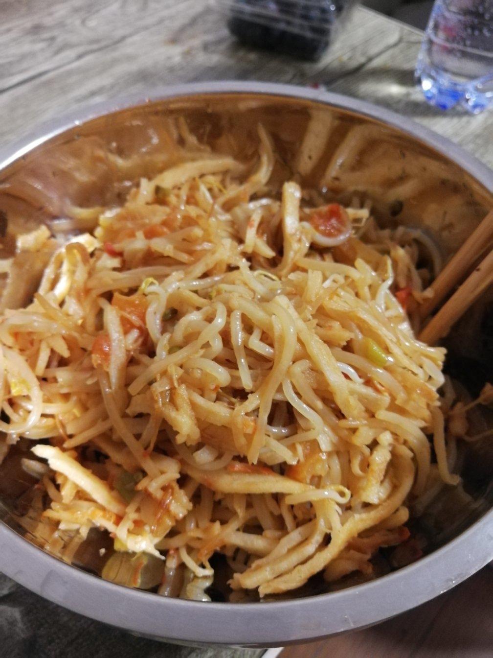 干爽的豆芽炒饼