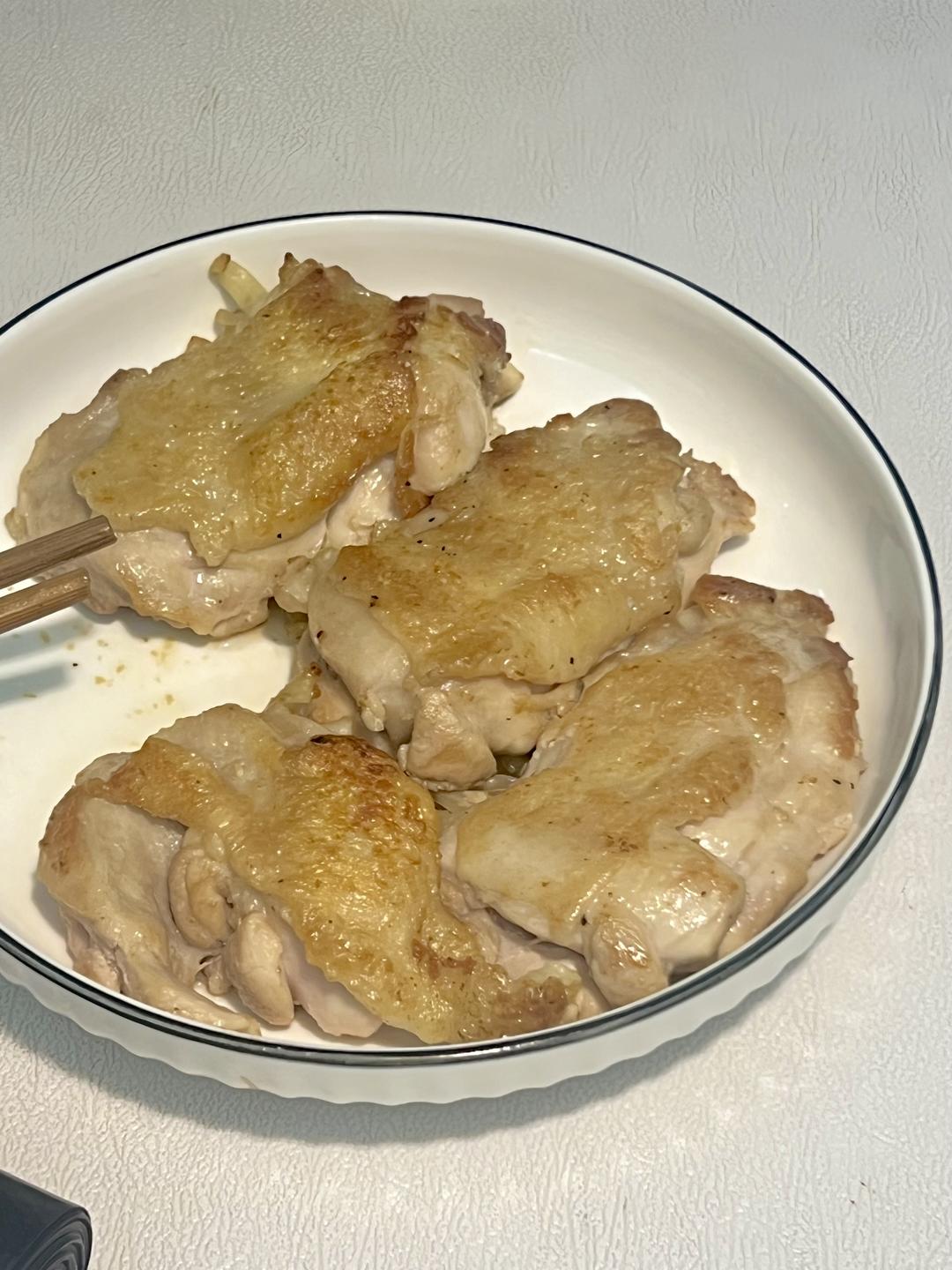 狂推荐的无油脆皮煎鸡腿排