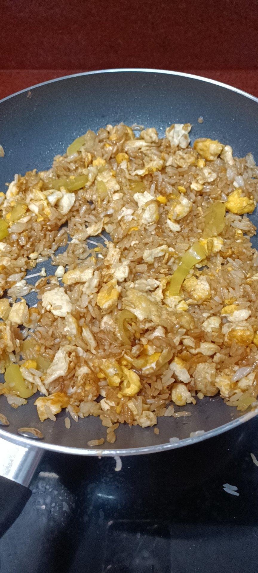 厨房新手也能get✔一碗超有料的时蔬鸡蛋炒饭