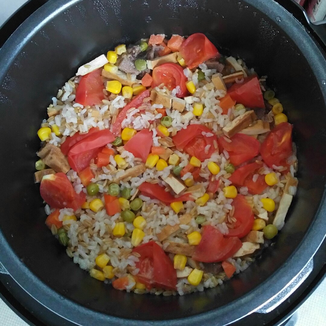 超快手的电饭锅腊肠焖饭