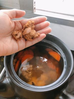 👶🏻发烧『清热·消积·养阴』红萝卜马蹄煲膨鱼鳃的做法 步骤10