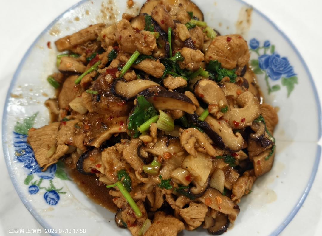 快手鸡胸炒蘑菇