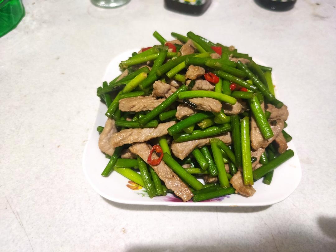 简单易做的下饭菜－蒜苔炒肉
