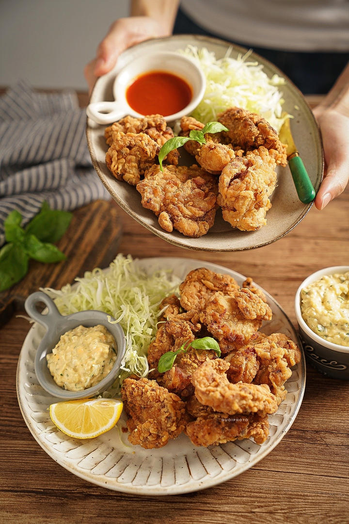 辣椒仔酥炸鸡块佐酸黄瓜塔塔酱