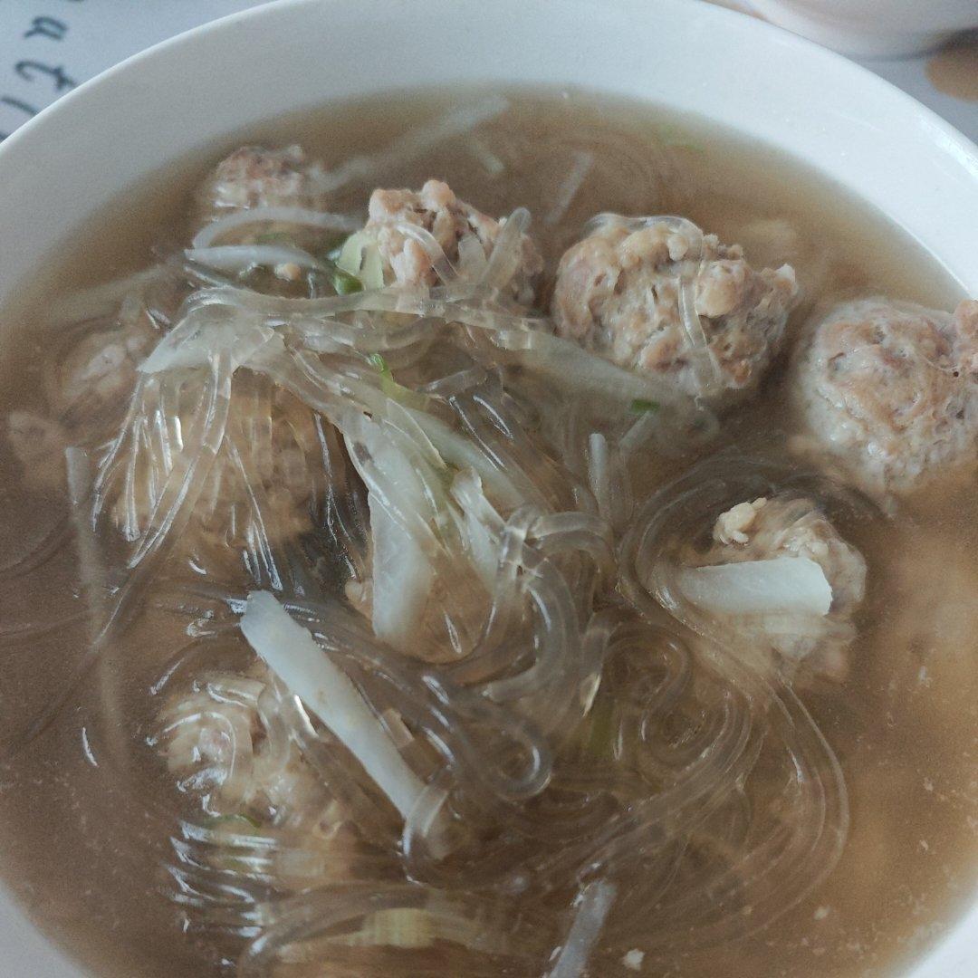 肉丸萝卜丝汤，养生又美味（生姜丸子汤）