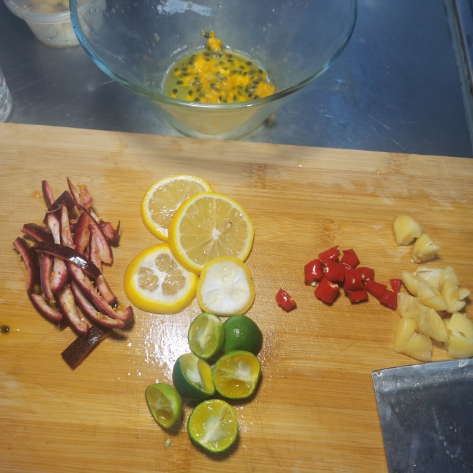 柠檬百香果虾的做法 步骤2