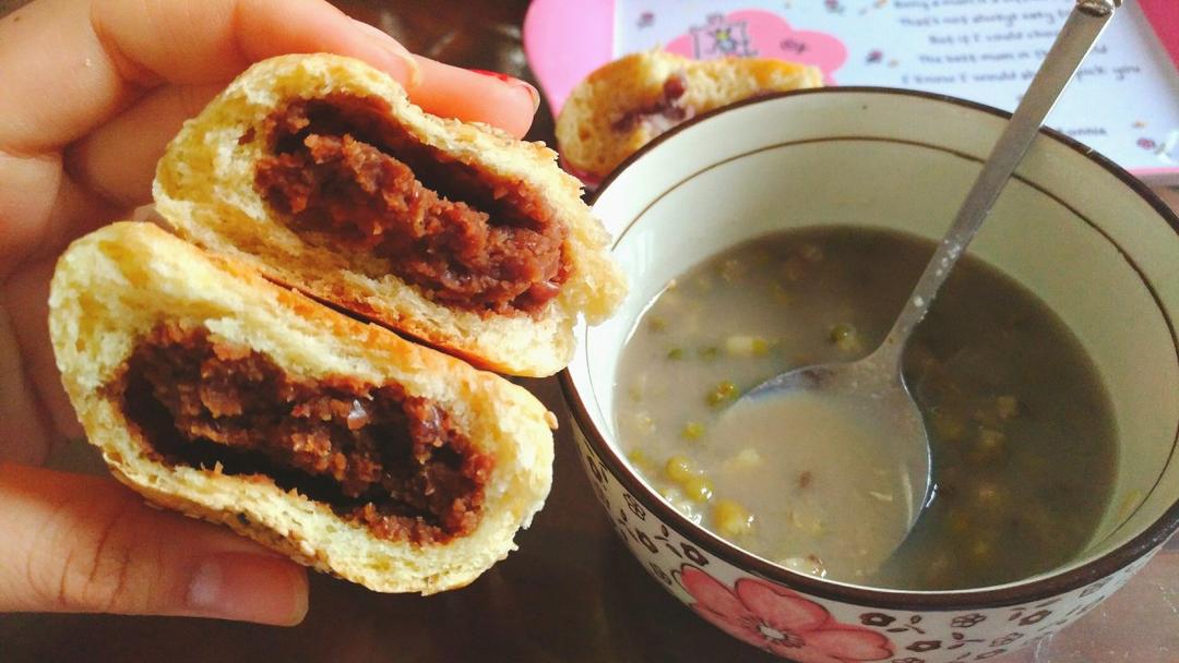 玉米面酒酿蜜豆包