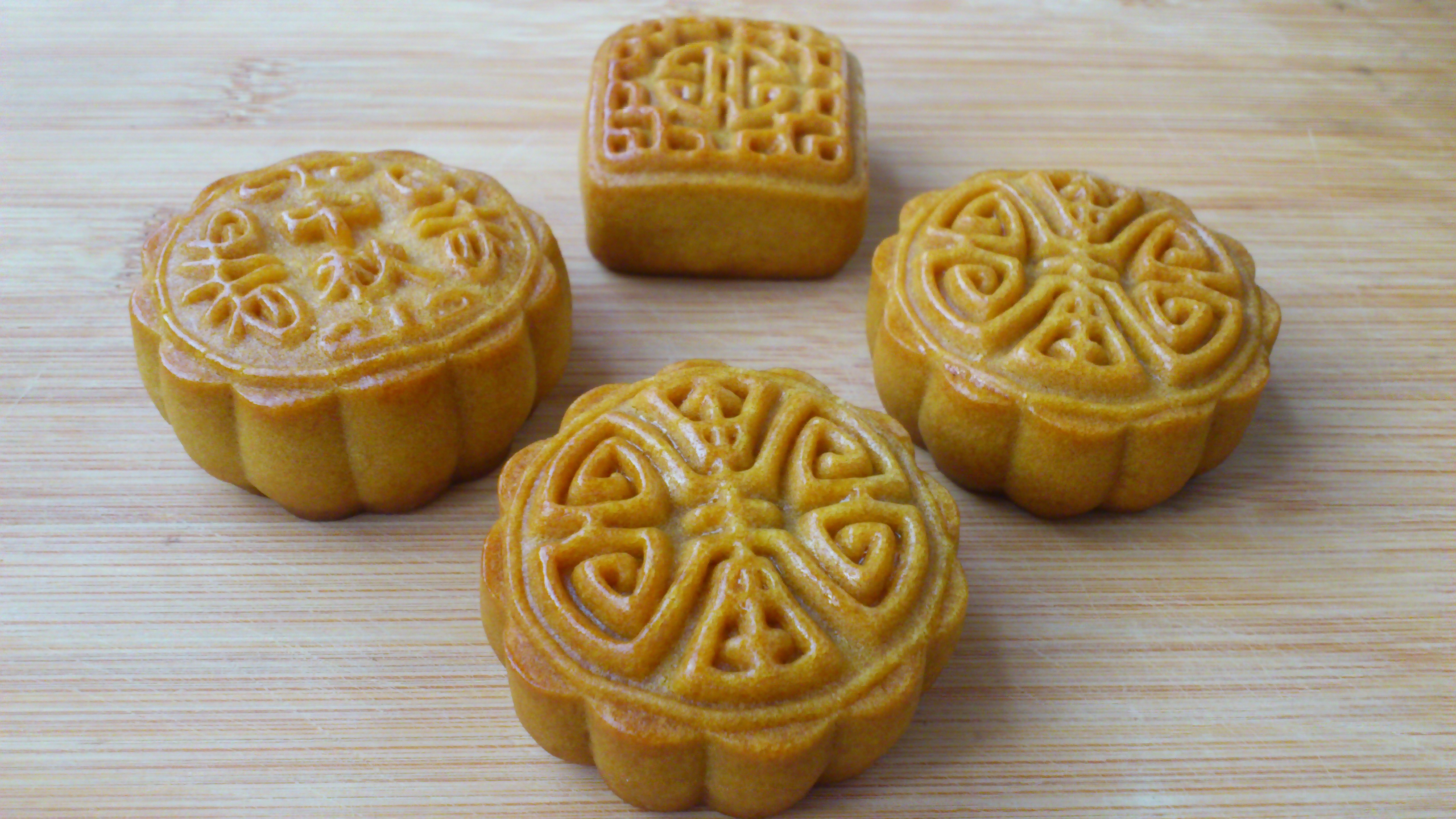 广式月饼——蛋黄莲蓉月饼