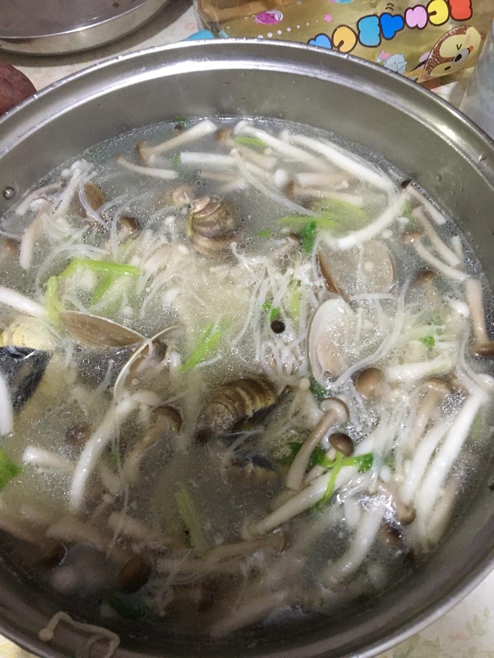蛤蜊菌菇汤