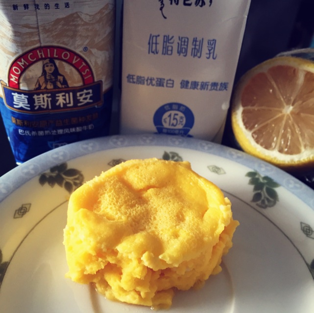 懒人食|1分钟微波炉柠檬酸奶小蛋糕（无油低脂版）