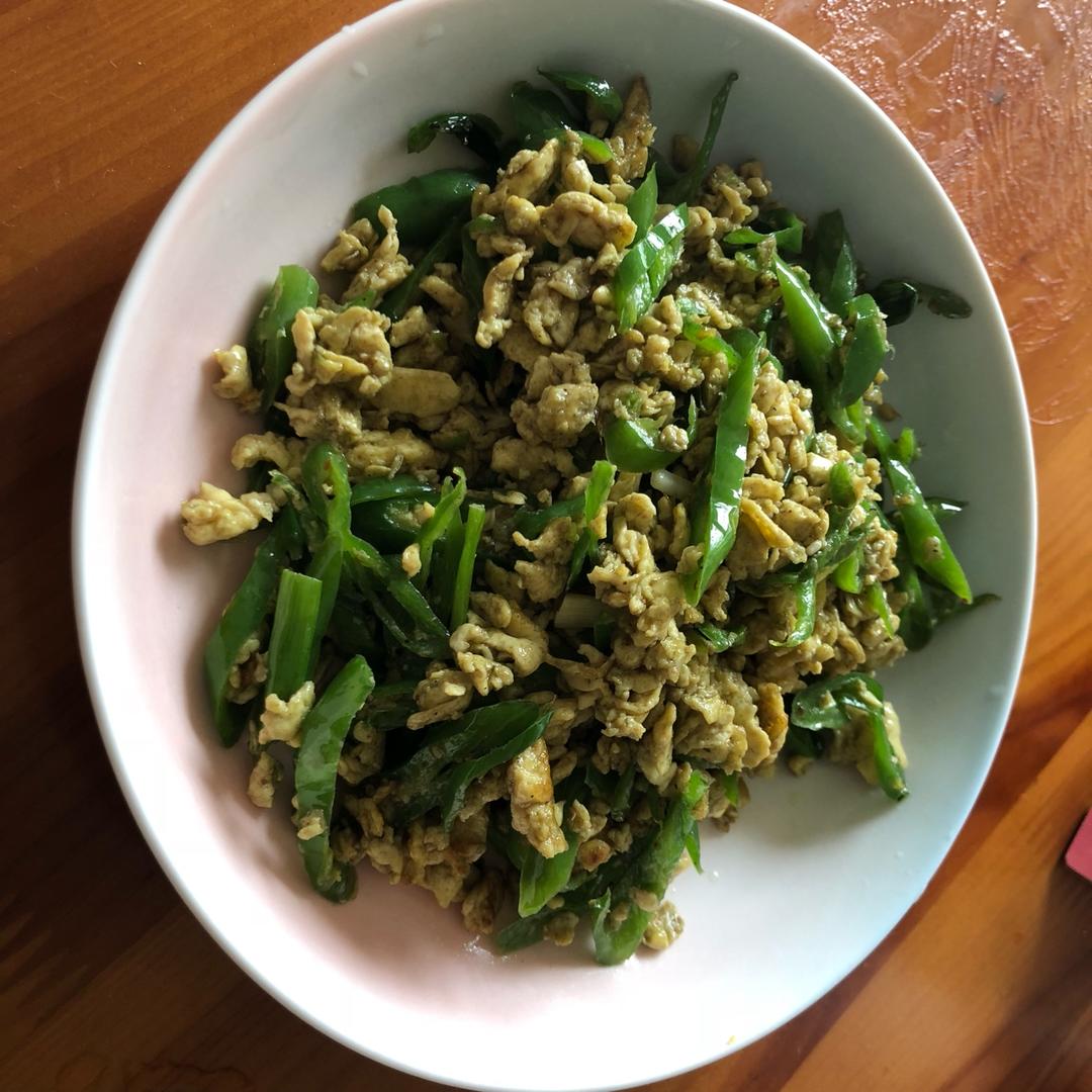 小辣子炒鸡蛋（鸡蛋鲜嫩秘诀）