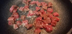 黑椒牛肉粒杏鲍菇的做法 步骤4