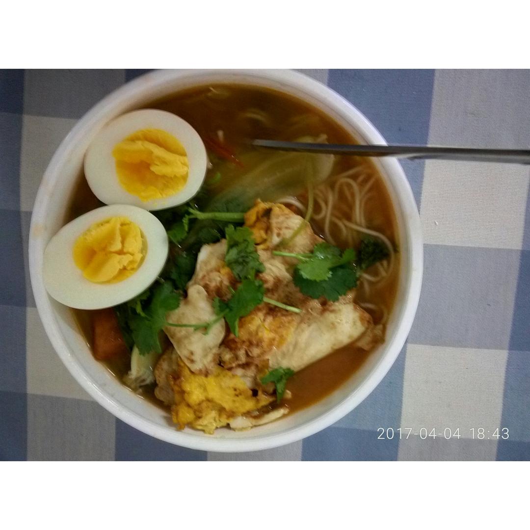 西红柿鸡蛋挂面汤