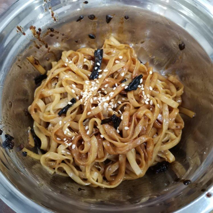 10分钟搞定的一碗葱油拌面
