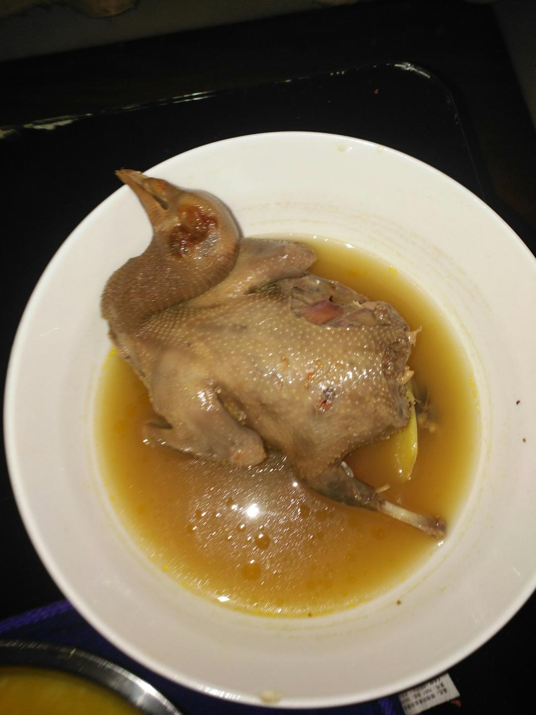 红枣枸杞乳鸽汤