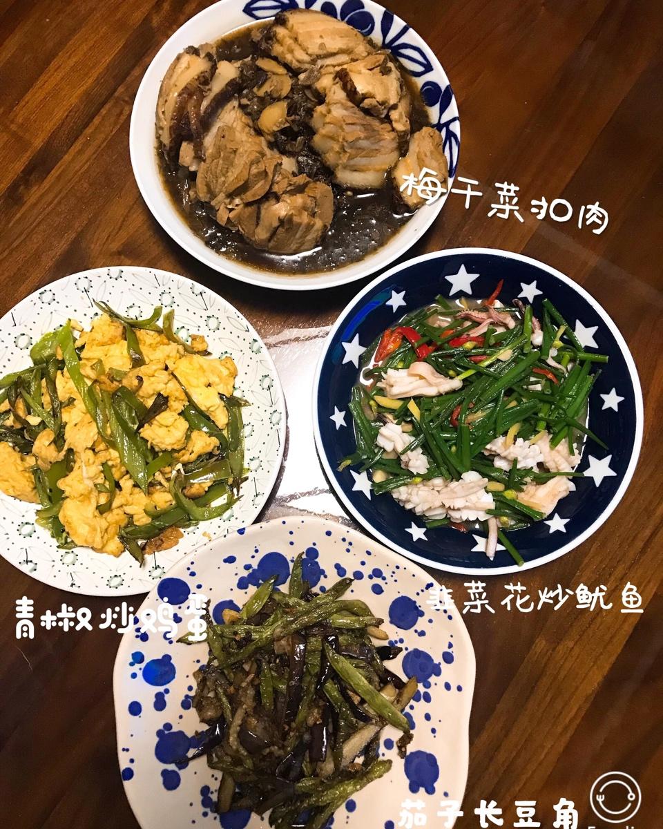 韭菜花炒鱿鱼花