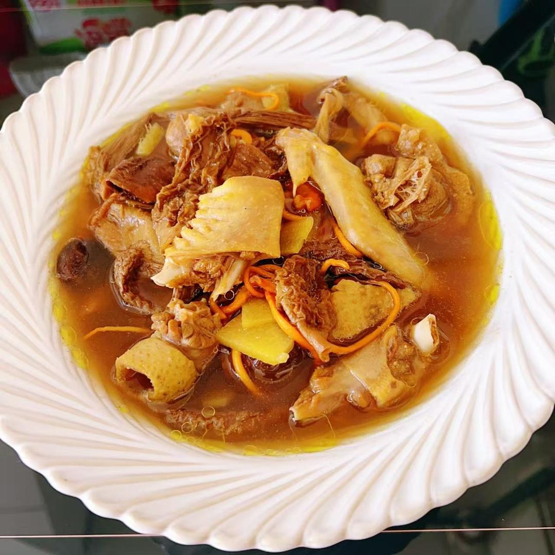 羊肚菌鸭煲&菌香番鸭煲的做法