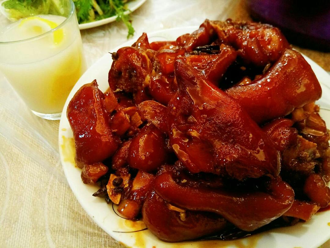 美味的家常菜：红烧猪蹄