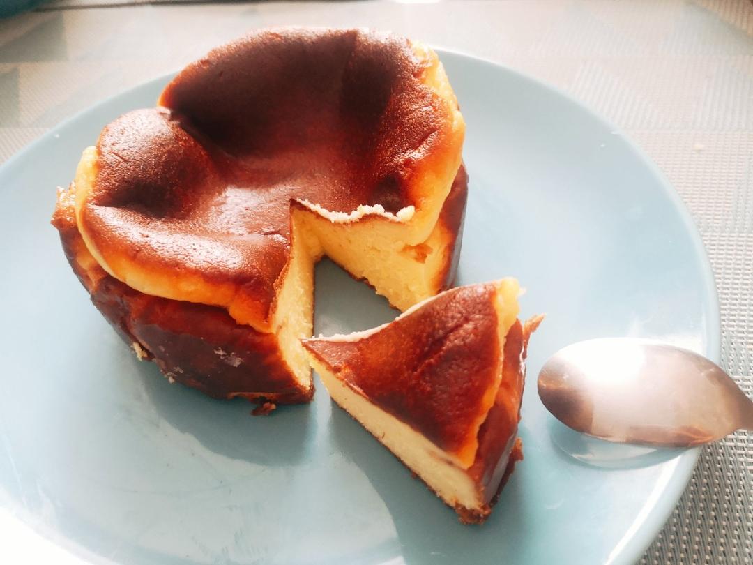 “烧伤”的奶酪蛋糕Burnt cheese cake