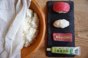 金枪鱼寿司（手握）的做法 步骤6