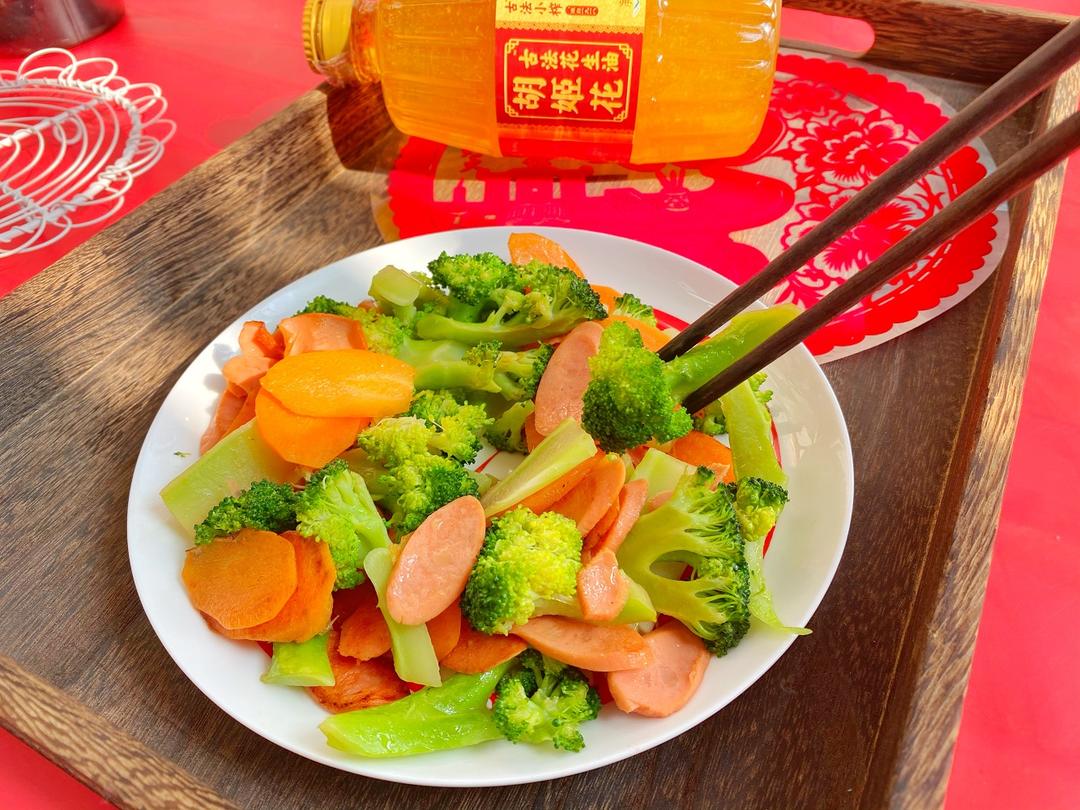 西兰花炒火腿的做法