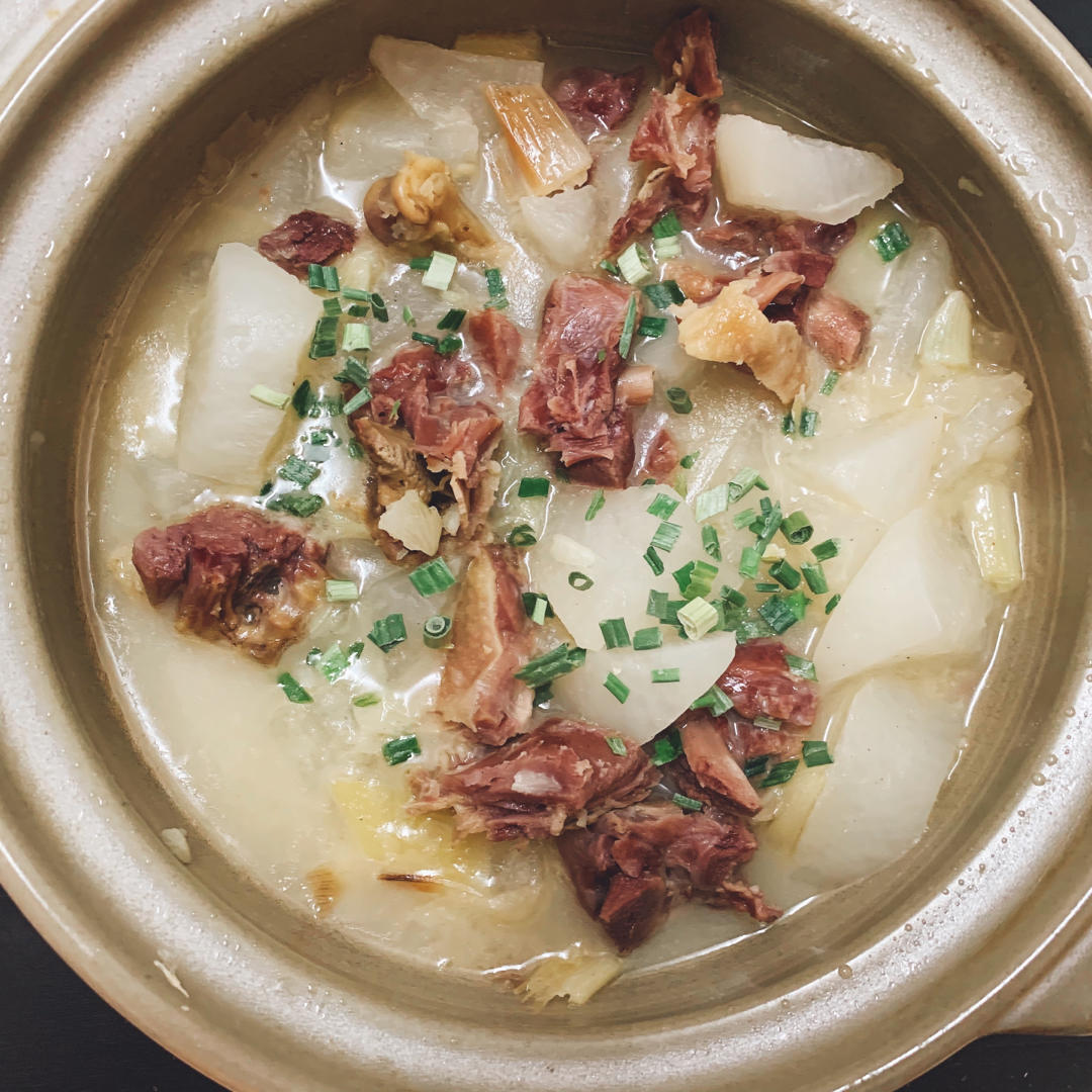 cookingccc做的腊鸭腿炖萝卜清甜开胃