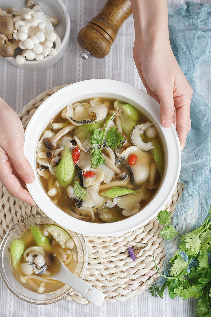 菌菇丝瓜鱼片汤