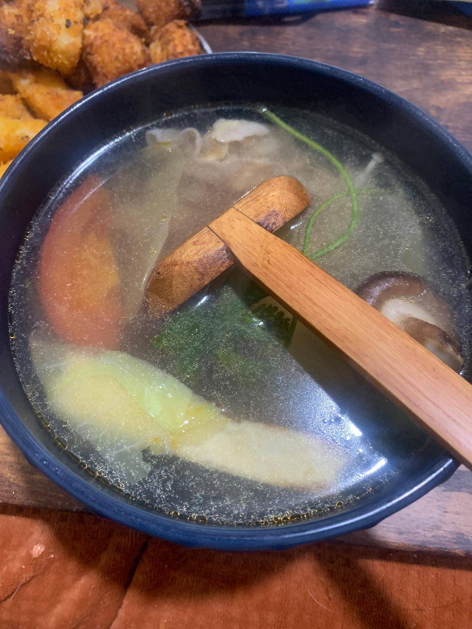 西红柿菌菇豆腐汤