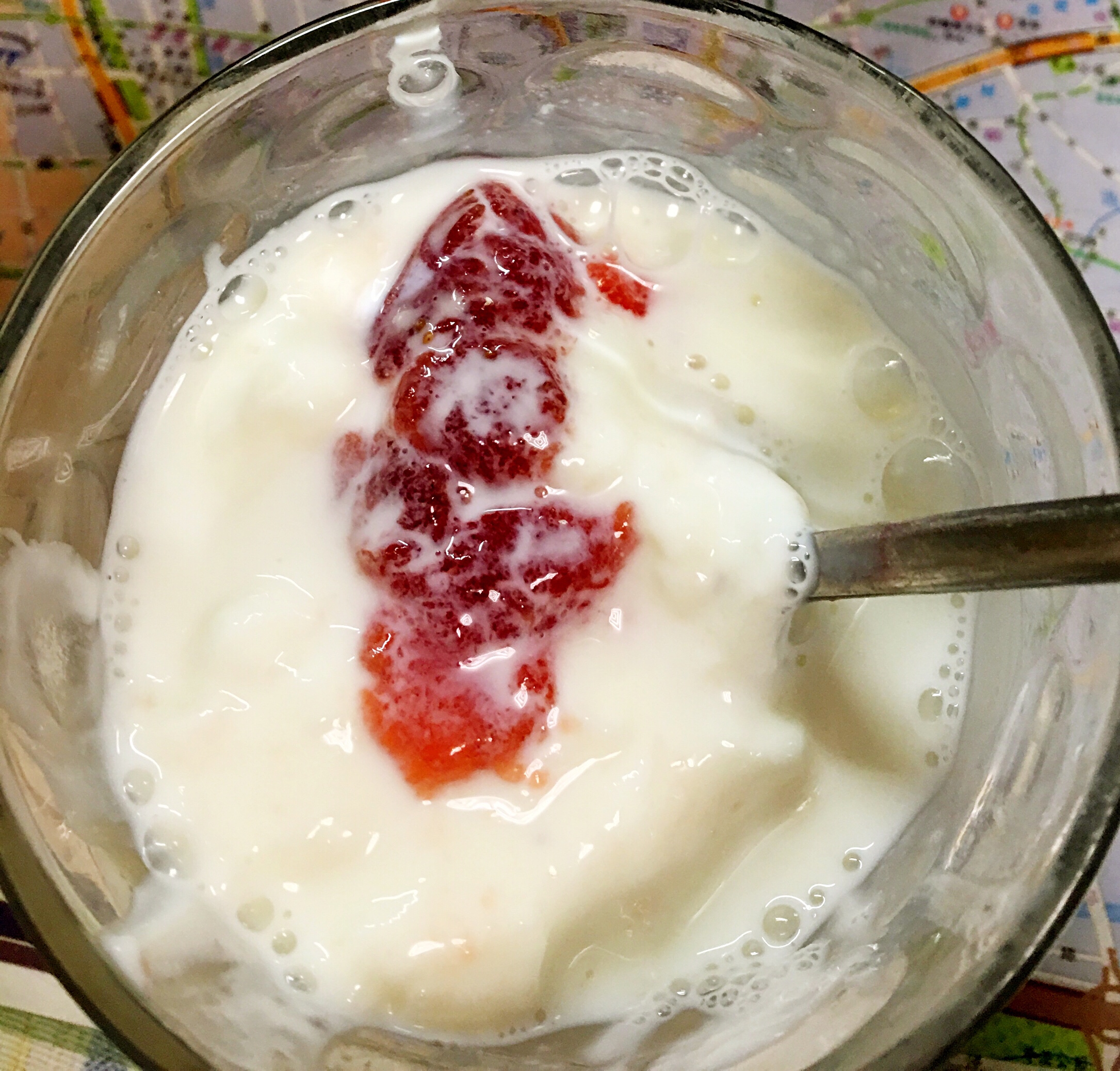 草莓酱酸奶牛奶