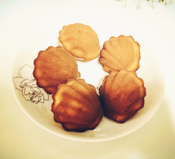 玛德琳（蓝带方）