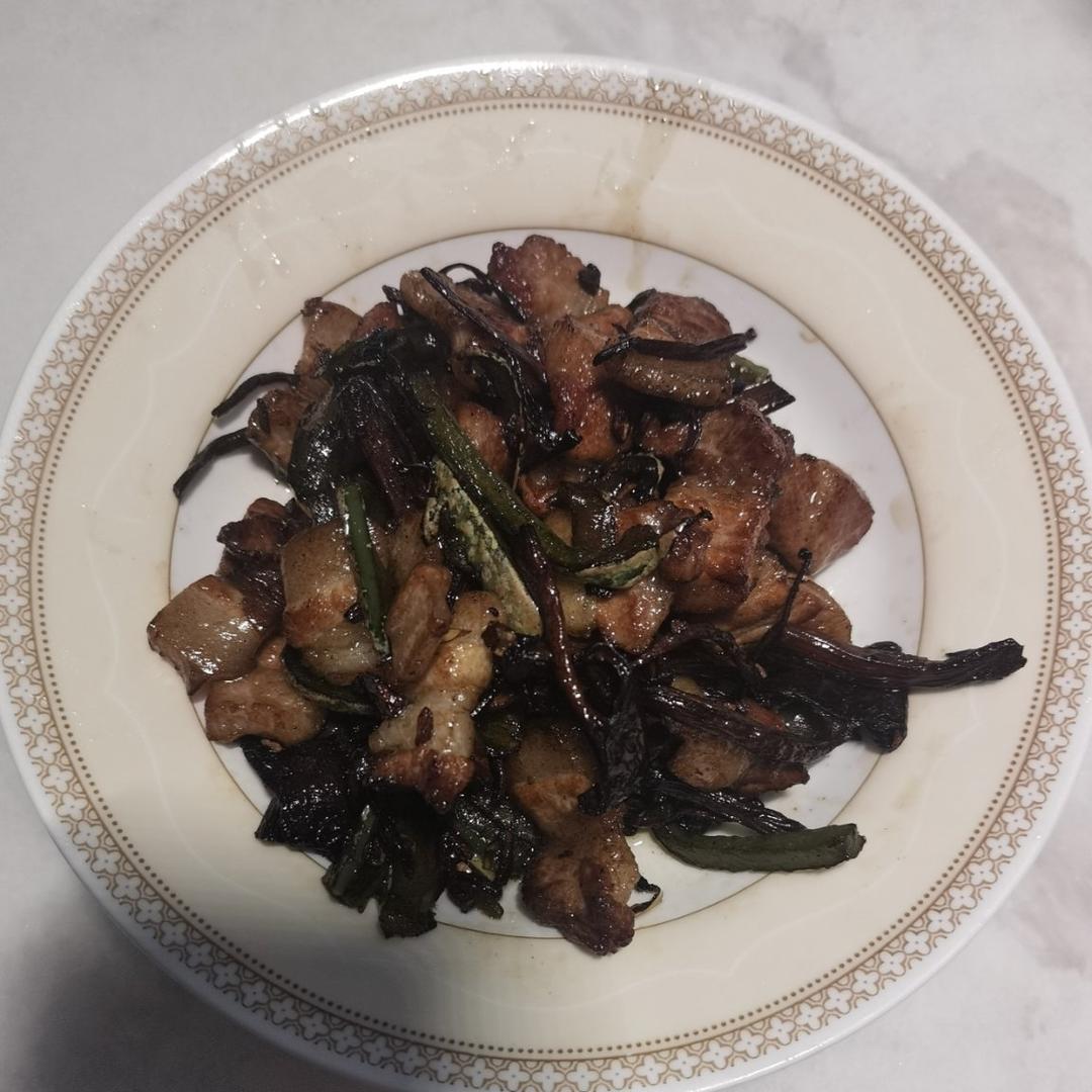 五花肉干锅茶树菇