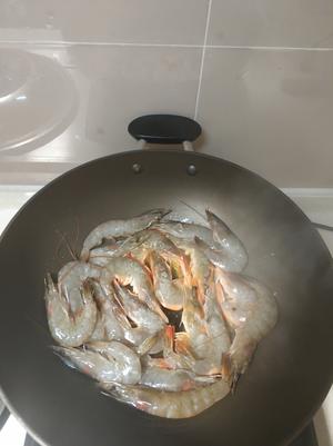 香酥油焖大虾的做法 步骤2