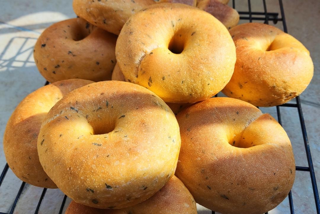 番茄罗勒叶贝果