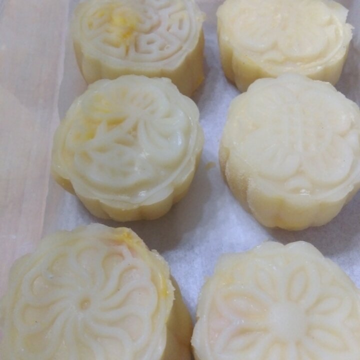 李知安安安做的芒果芝士冰皮月饼