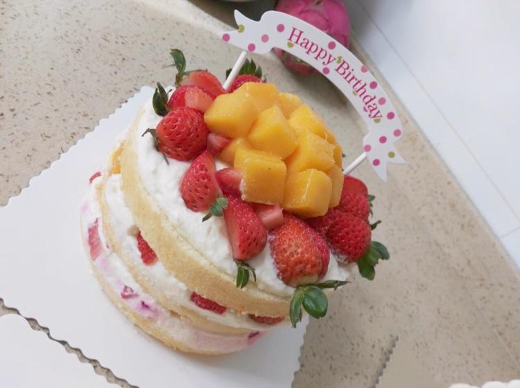 草莓裸蛋糕