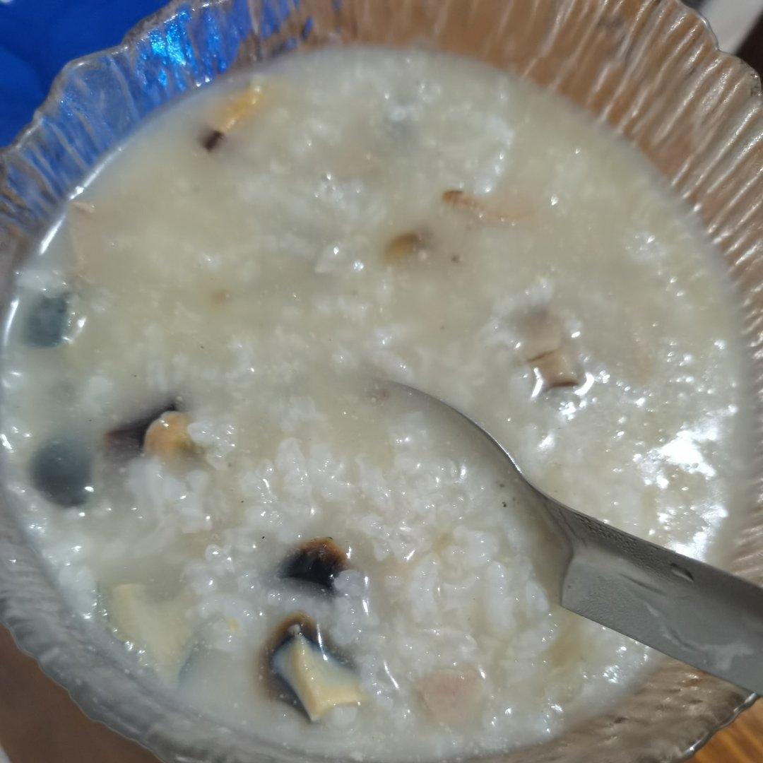 妈妈👩教我做的皮蛋瘦肉粥🥣简单快捷美味😋