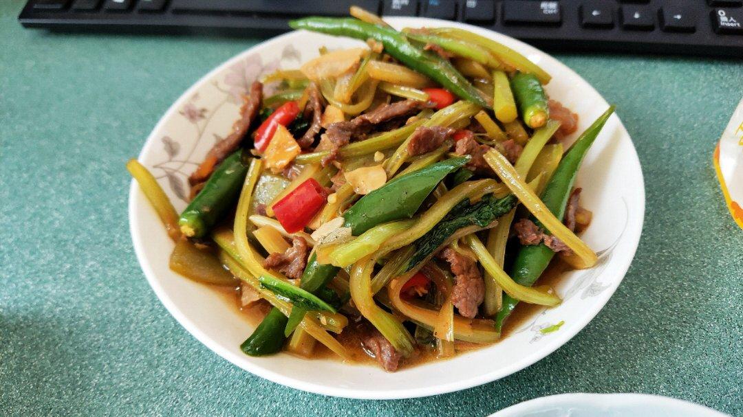 【昨日美食计划】蚝油炒西芹牛肉