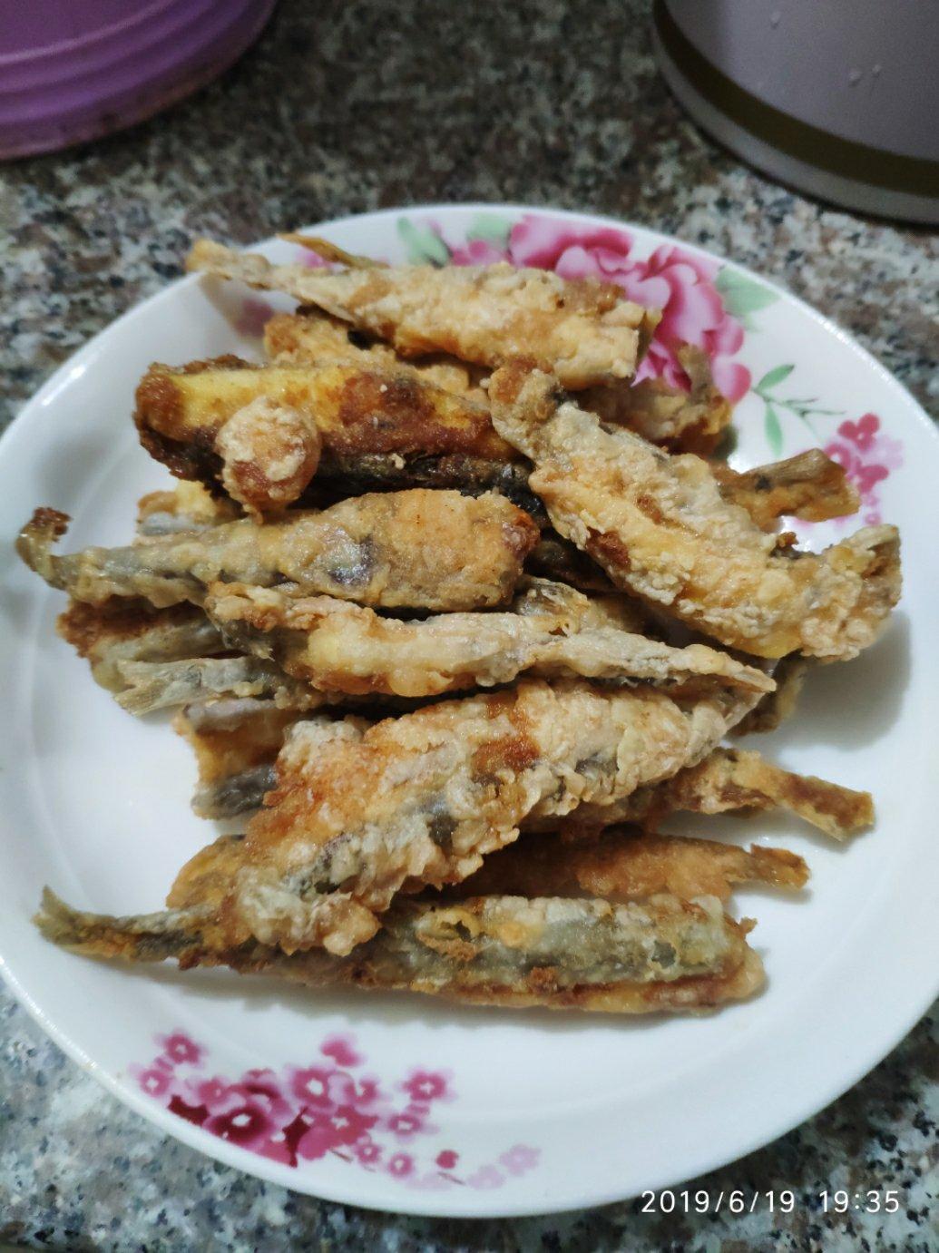 酥炸多春鱼