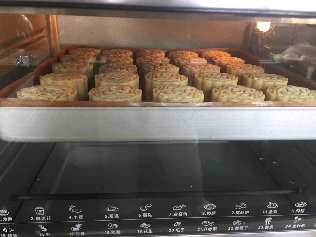 广式月饼—蛋黄莲蓉月饼